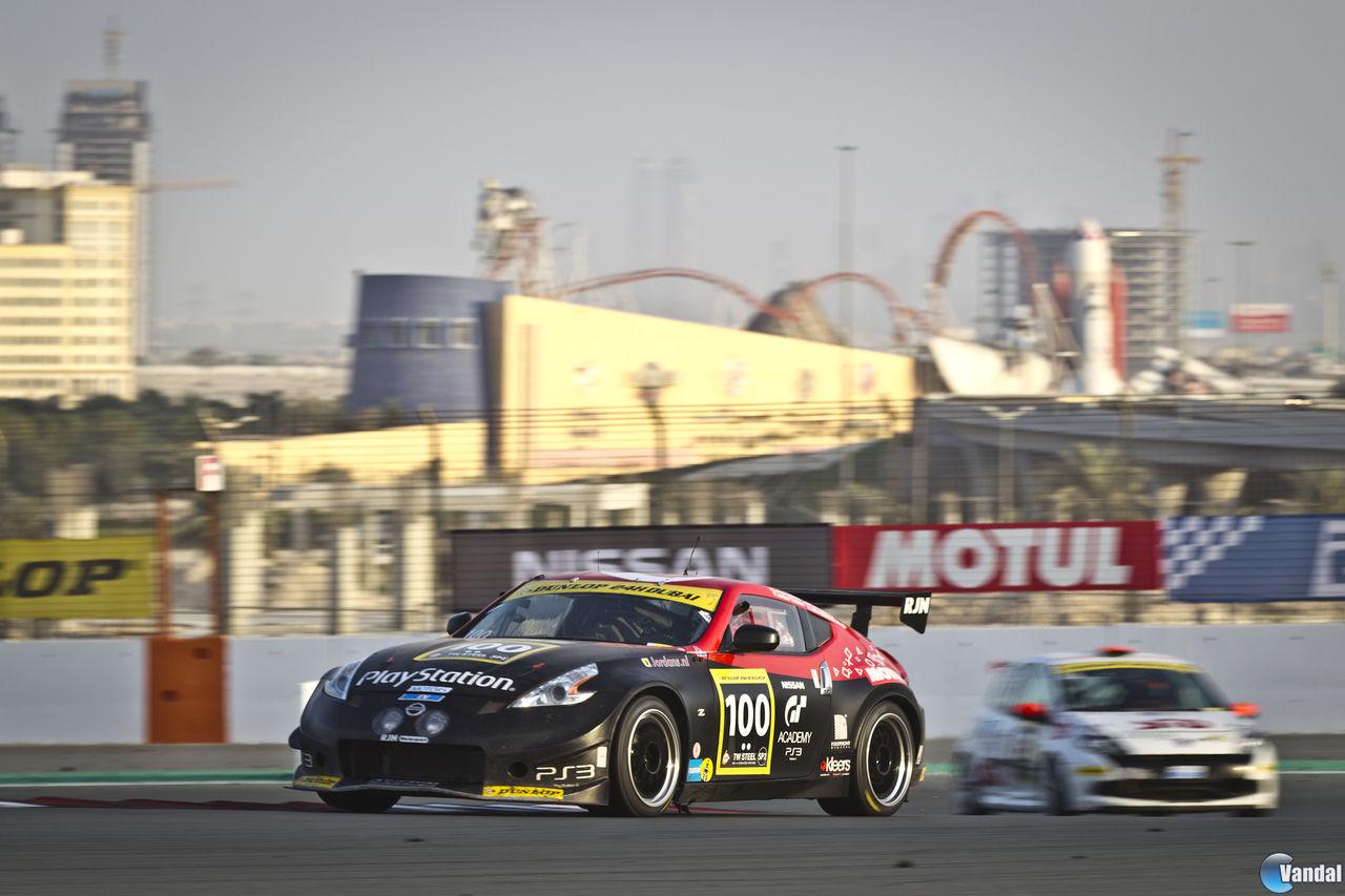 Los pilotos de GT Academy suben al podio en las 24 horas de Dub�i