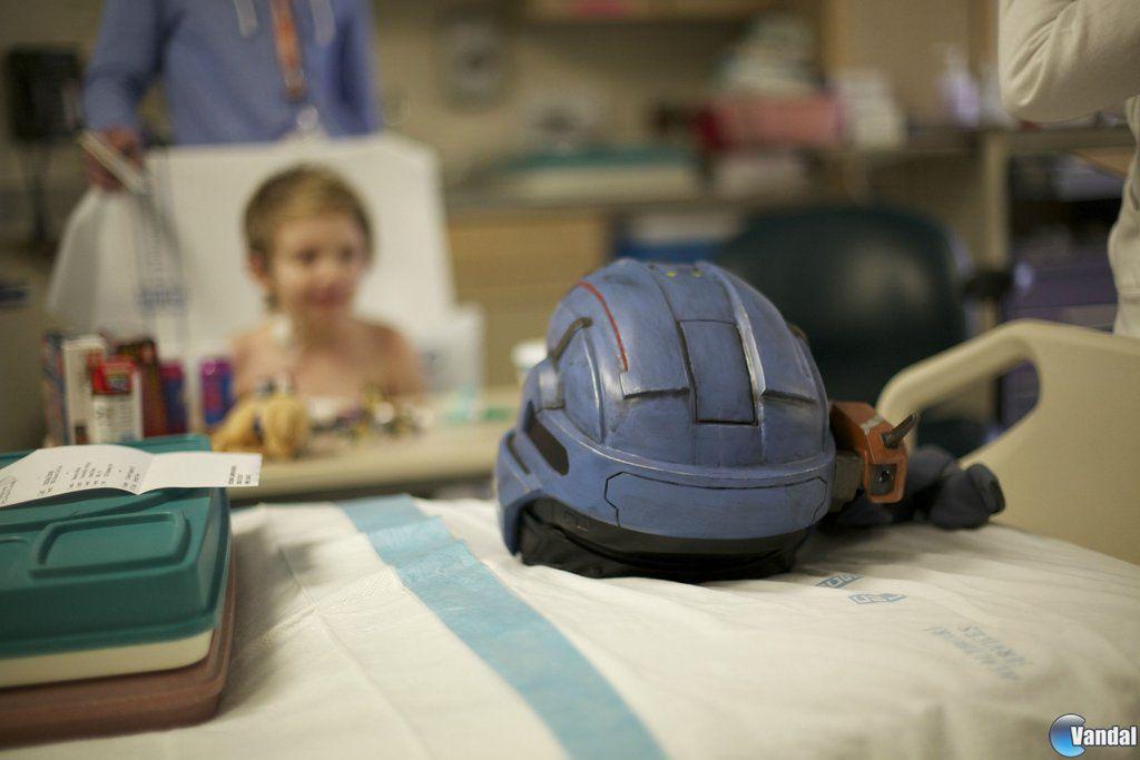 Bungie env�a un casco de Halo a un ni�o hospitalizado