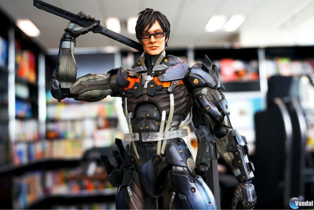 Square Enix regala a Hideo Kojima una figura especial de Raiden