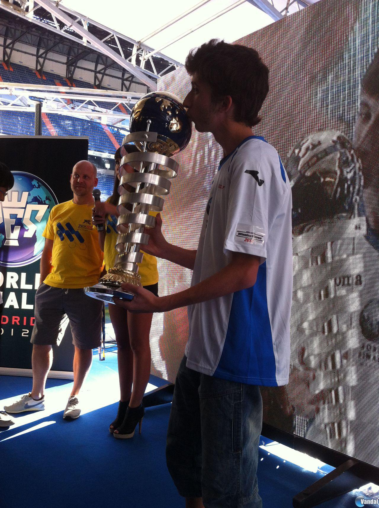 El espa�ol PaUU_24 gana el Campeonato del mundo de Pro Evolution Soccer
