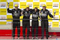 Los pilotos de GT Academy suben al podio en las 24 horas de Dub�i