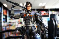 Square Enix regala a Hideo Kojima una figura especial de Raiden