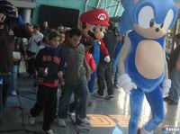 �xito en la concentraci�n de fans de Mario y Sonic