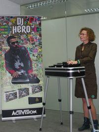 Asistimos a la presentaci�n de DJ Hero en Espa�a