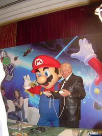 Nintendo presenta Super Mario Galaxy con el astronauta Buzz Aldrin