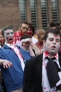 M�s de 50 zombis conmemoran Resident Evil en Londres