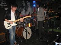 Abre la academia de rock de Black XS y Guitar Hero 5