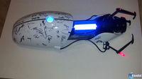 A la venta una pistola de Portal firmada por Valve