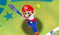 Mario muestra el saque en Mario Tennis