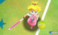 Mario muestra el saque en Mario Tennis