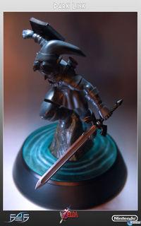 First4figures presenta la figura de Dark Link