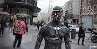Pintan el cuerpo de un empleado de EA para que parezca que lleva nanotraje