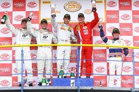 El ganador de la GT Academy est� en el podio del campeonato de GT4