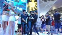 Un hombre se declara a una modelo en una feria de videojuegos en China