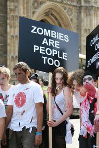 Capcom organiza una manifestaci�n de zombis ante el parlamento brit�nico