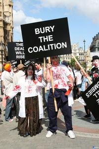 Capcom organiza una manifestaci�n de zombis ante el parlamento brit�nico
