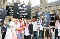 Capcom organiza una manifestaci�n de zombis ante el parlamento brit�nico