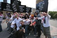 Capcom organiza una manifestaci�n de zombis ante el parlamento brit�nico