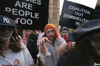 Capcom organiza una manifestaci�n de zombis ante el parlamento brit�nico