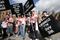 Capcom organiza una manifestaci�n de zombis ante el parlamento brit�nico