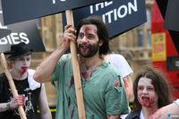 Capcom organiza una manifestaci�n de zombis ante el parlamento brit�nico
