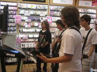 400 Personas tocan Guitar Hero 5 durante 24 horas en Espa�a