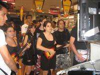 400 Personas tocan Guitar Hero 5 durante 24 horas en Espa�a