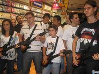 400 Personas tocan Guitar Hero 5 durante 24 horas en Espa�a
