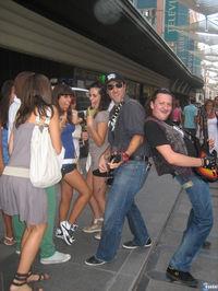 400 Personas tocan Guitar Hero 5 durante 24 horas en Espa�a