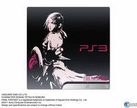 Se muestra una PlayStation 3 decorada con motivo de Final Fantasy XIII-2
