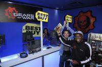 20.000 tiendas de todo el mundo abrieron de noche para vender Gears of War 3