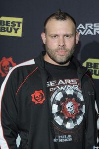 20.000 tiendas de todo el mundo abrieron de noche para vender Gears of War 3