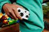 Noticia Microsoft anuncia un nuevo mando: así es el Xbox Nano, con batería recargable y pensado para 'manos pequeñas'
